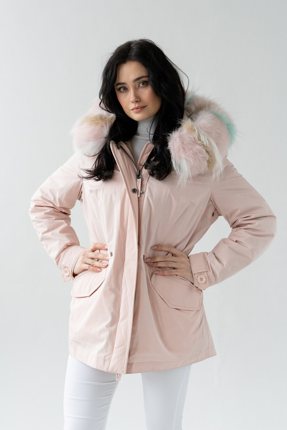 Delikatnie różowa parka damska obszyta futrem naturalnym 