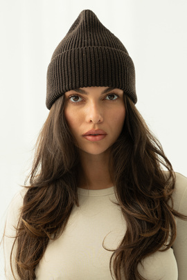 Brązowa wełniana czapka z mankietem