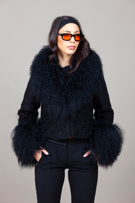 Wełniany czarny żakiet z futrzanym obszyciem z lamy