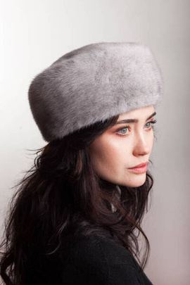 Szafirowy toczek z naturalnego futra norki