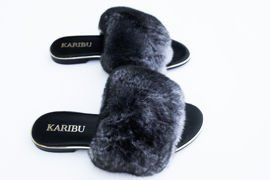 Eleganckie klapki damskie skórzane z naturalnym futrem szynszyli.