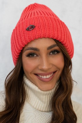 Czapka damska Derby w pięknym kolorze koralu