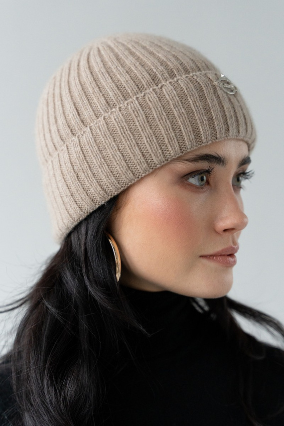 Kaszmirowa czapka w kolorze beżowym