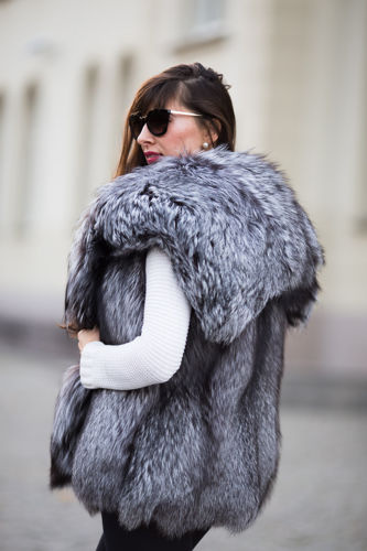 Futrzana kamizelka z naturalnego futra lisa srebrnego - grzbiety