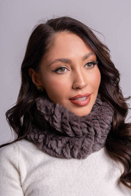 Brązowy komin z naturalnego futra szynszylorexa