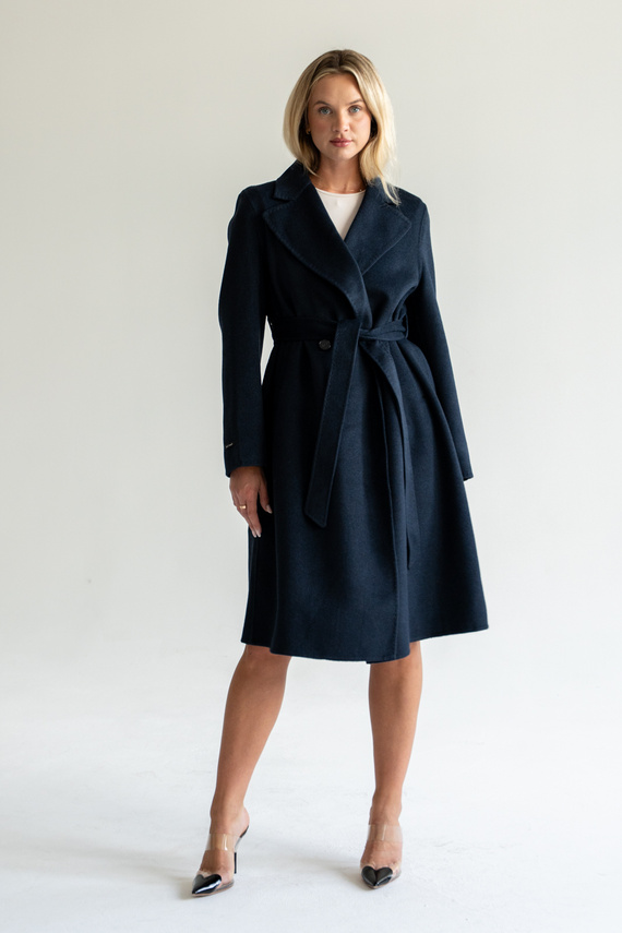 Kaszmirowy płaszcz z jedwabiem w kolorze granatu