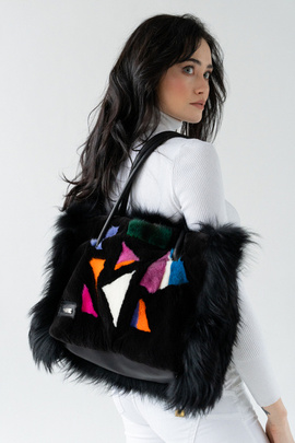 Czarna torebka z naturalnego futra norki i lisa