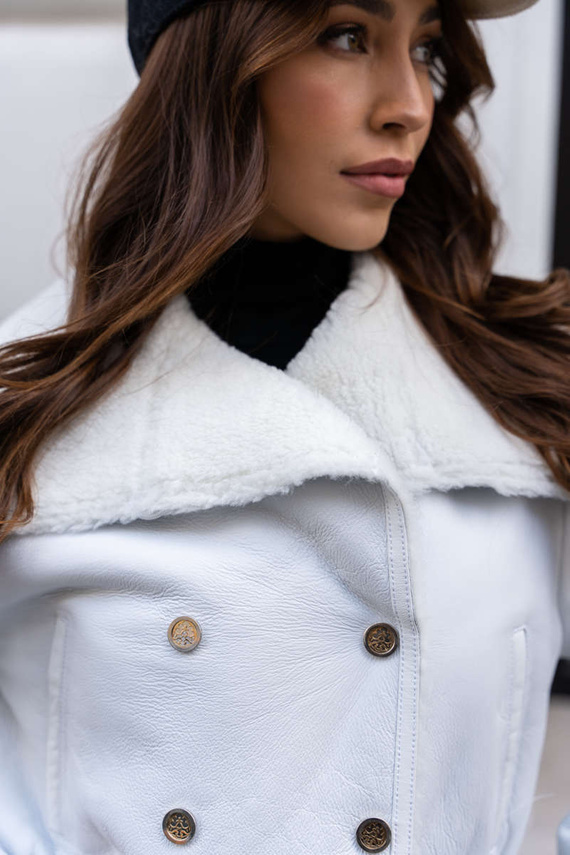 Biały kożuch naturalny typu ramoneska