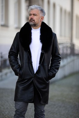 Czarny długi kożuch męski ze skór jagnięcych