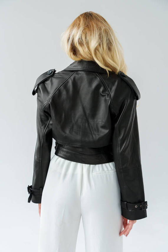 Czarna kurtka skórzana Irem