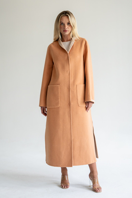 Kaszmirowy dwustronny płaszcz w kolorze morelowym