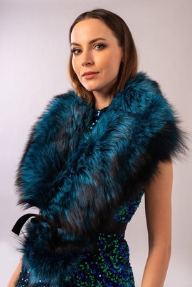 Etola z naturalnego futra lisa srebrnego  -  kolor niebieski