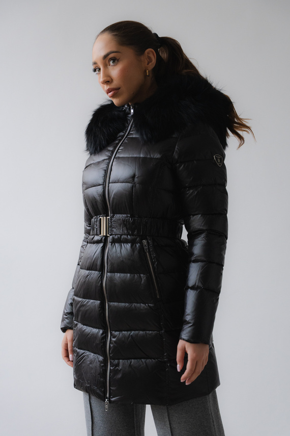 Czarna kurtka puchowa Ammy z futrzanym kapturem 