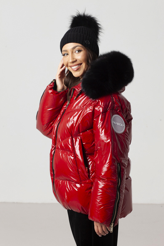 Czerwona kurta Sissi marki Flo&Clo z futrzanym obszyciem