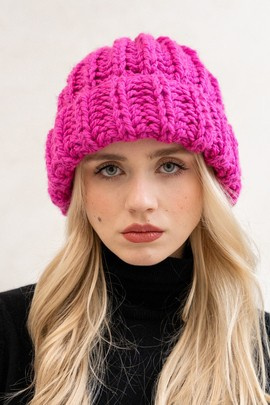 Różowa ręcznie robiona czapka wełniana