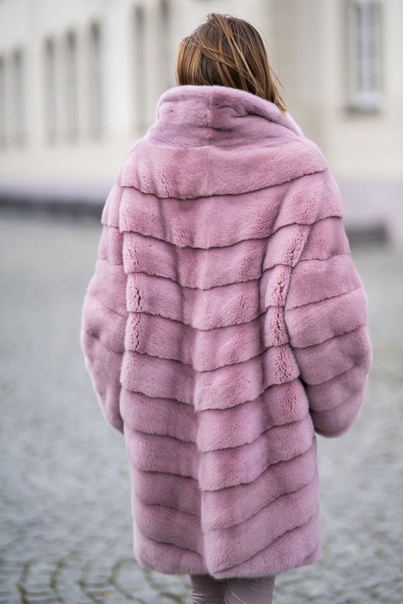 Futro z norek naturalnych - grzbiety, pudrowy róż.