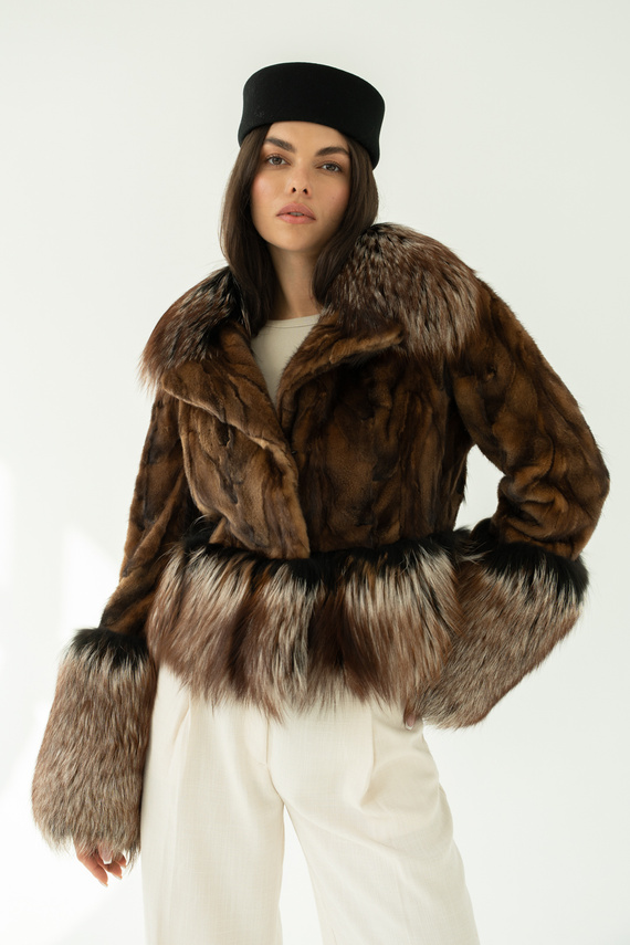 Stylowe krótkie brązowe futro z norek i lisa
