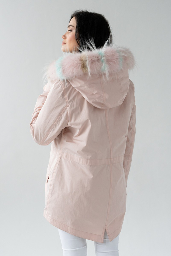 Delikatnie różowa parka damska obszyta futrem naturalnym 