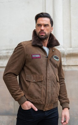 Skórzna kurtka typu pilotka o charakterze vintage