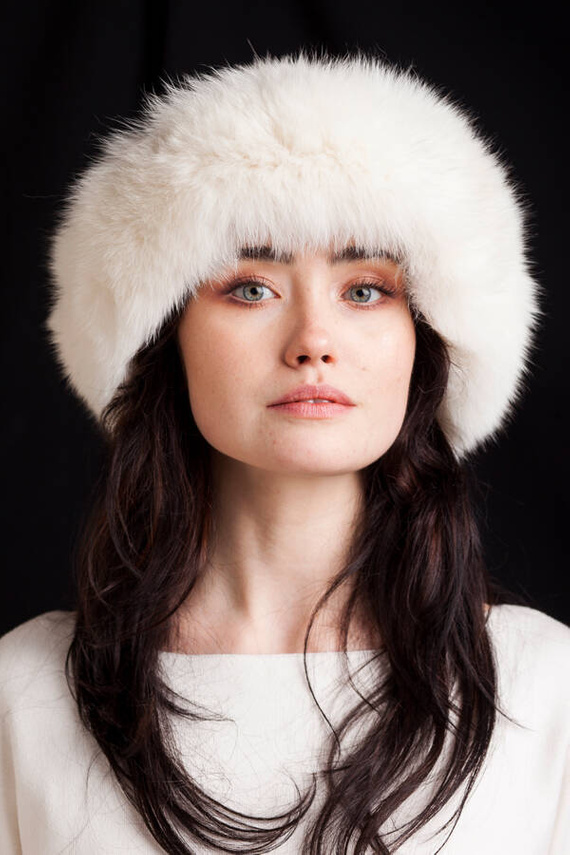 Biała czapka futrzana z norki i lisa