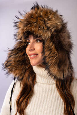 Brązowa futrzana papacha z futra jenota