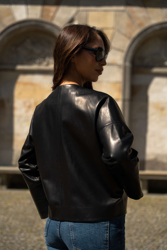 Skórzana ramoneska damska o lużnym kroju w kolorze  czarnym