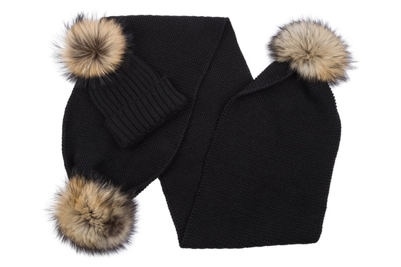 Komplet wełniany szalik oraz czapka z pomponami z futra jenota naturalnego