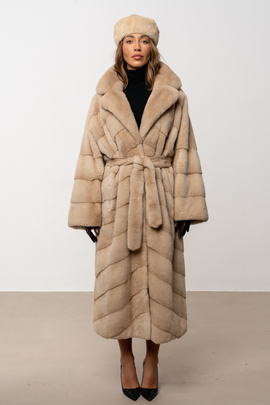 Długie futro z norek naturalnych w kolorze brązu