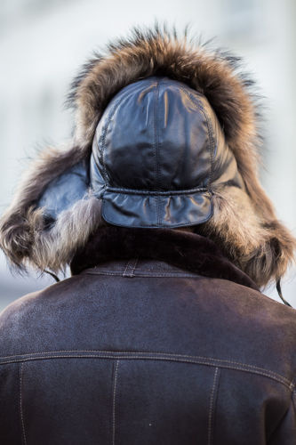 Męska uszanka z futra jenota naturalnego