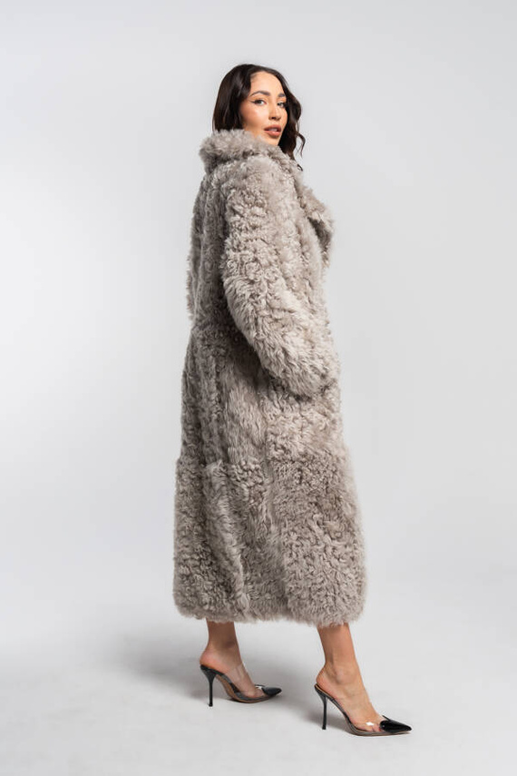 Szary kożuch ze skór merynosów