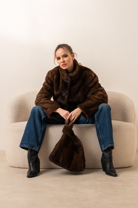 Brązowa torebka z naturalnego futra norki