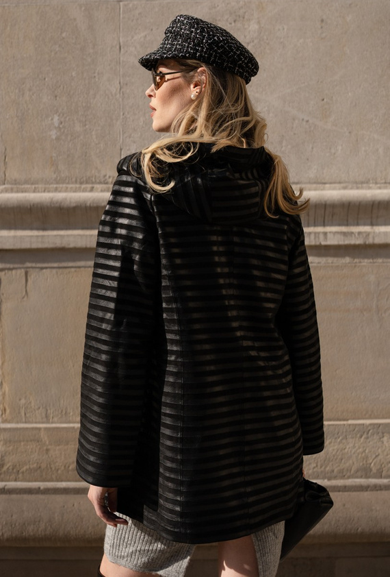 Czarna kurtka skórzana z kapturem 