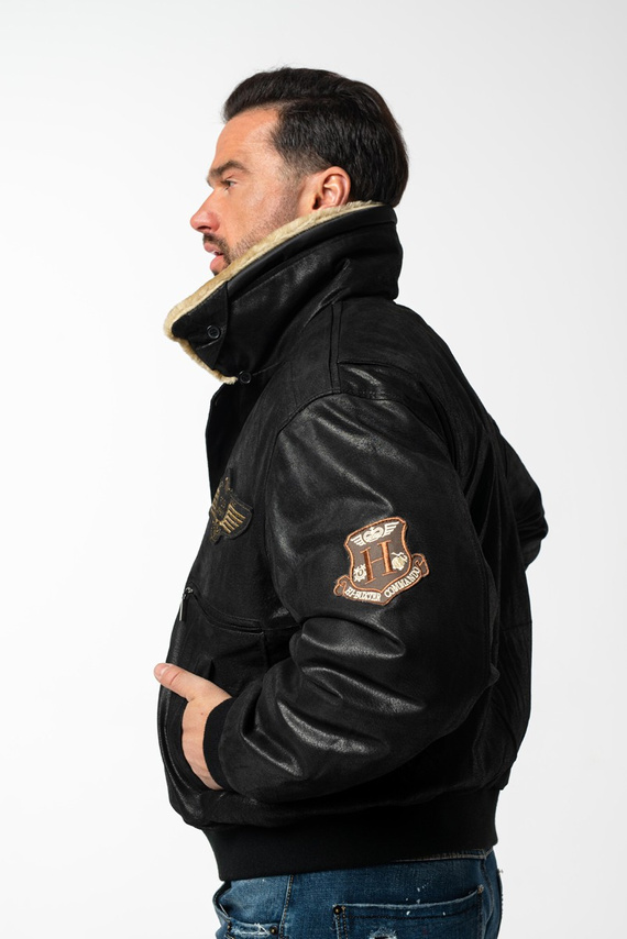 Skórzna pilotka w kolorze czarnym