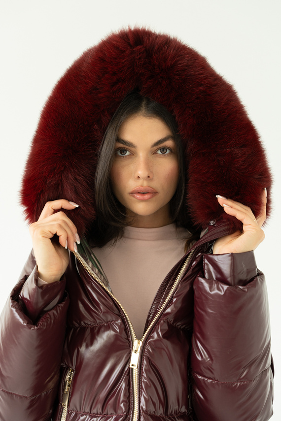 Bordowa włoska kurtka puchowa marki Flo&Clo z kapturem i futrzanym wykończeniem