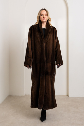 Długie futro z norek naturalnych w kolorze brązu