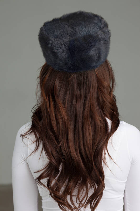 Czarny toczek z naturalnego futra norki