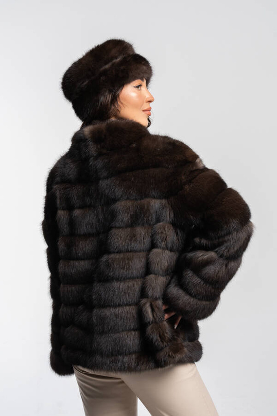 Brązowe futro z rosyjskich soboli barguzińskich