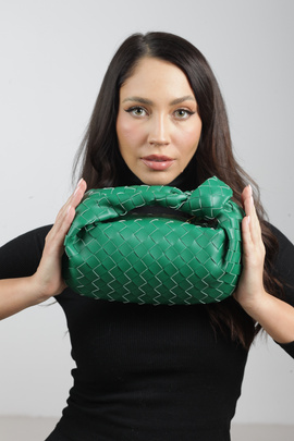 Zielona pleciona torebka z naturalnej skóry