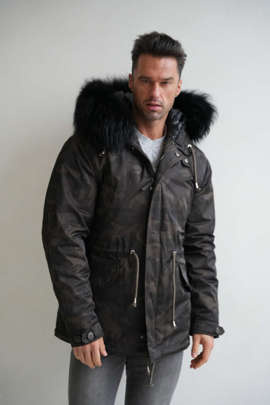 Militarna męska parka bogato obszyta futrem jenota