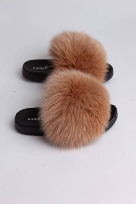 Brązowe klapki damskie z naturalnym futrem z lisa