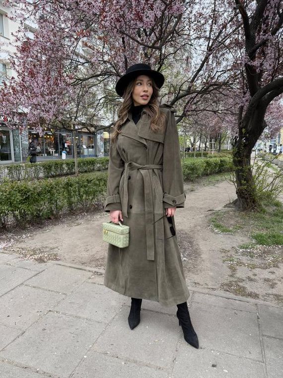 Oliwkowy płaszcz ze skóry zamszowej