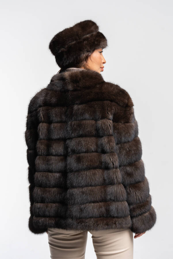 Brązowe futro z rosyjskich soboli barguzińskich