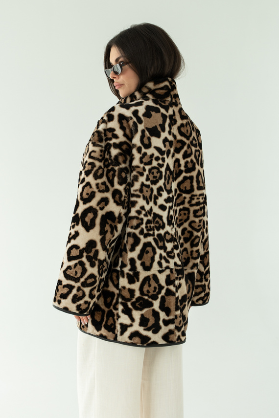 Dwustronny kożuch w zwierzęcy print ze skór jagnięcych typu merino