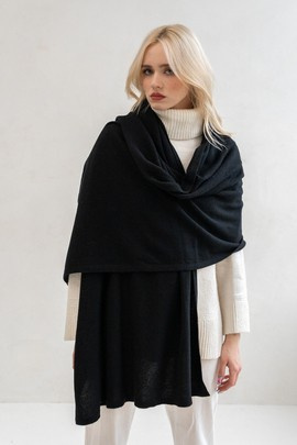 Szal z wełny merino w kolorze czarnym