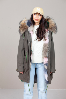 Militarna kurtka parka w kolorze khaki z futrzanym obszyciem z lisa