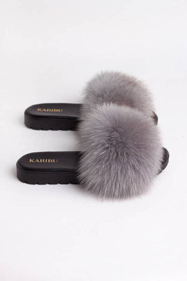 Szare klapki skórzane z naturalnym futrem z lisa