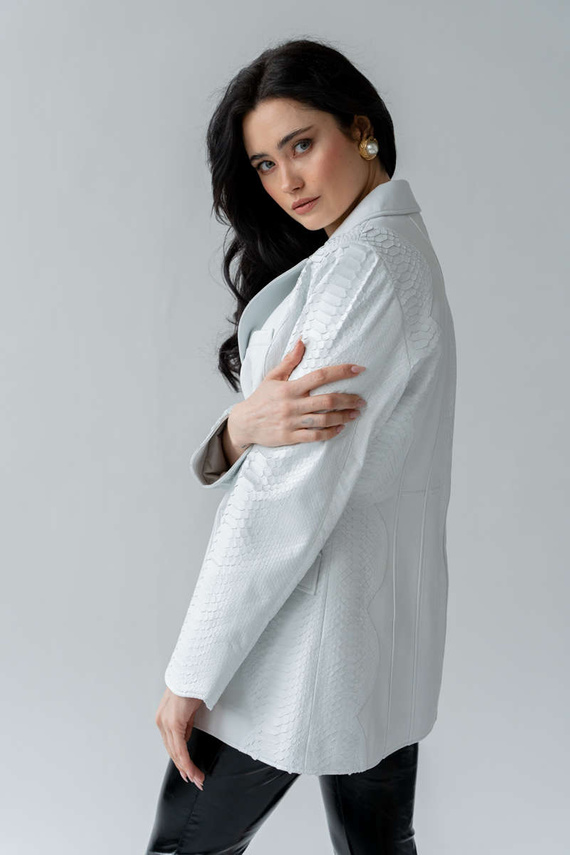 Biała, ekskluzywna marynarka damska 