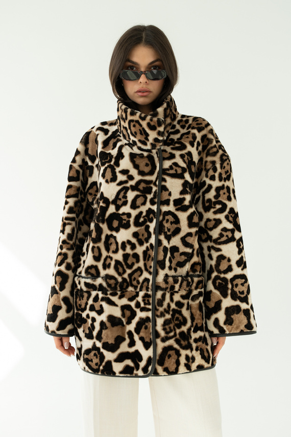 Dwustronny kożuch w zwierzęcy print ze skór jagnięcych typu merino