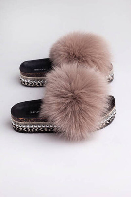 Beżowe klapki damskie z naturalnym futrem lisa  - edycja limitowana