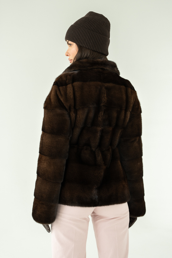 Brązowe futro z naturalnych norek